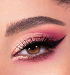 Makeup With Pink Eyeshadow, Barbie Makeup Look Doll, Barbie Makeup Ideas, Barbie Eye Makeup, Hot Pink Makeup Looks, Simple Pink Makeup, Pink Prom Makeup, Makeup Ideas Pink, Barbie Eyeshadow