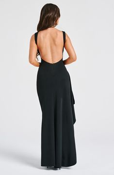 Pandora is all about the sleek glamour. cut from our ultra luxe stretch crepe to hug the body for a super cinched. curve defining fit. With a high. wide boat neckline. this maxi is complete with a super low scoop back. pleats to the waist and a drape detail thigh high split. Style yours with a messy knot. heeled mules and a chic mini bag.   Colour: Black. Premium stretch crepe fabric. Fully lined. High. wide boat neckline. Pleats on waist. Super low scoop back. Drape detail thigh high split. Inv Party Long Dress, Backless Evening Dress, Maxi Dress For Women, New O, Elegant Maxi Dress, Maxi Dress Sale, Bodycon Maxi Dresses, Backless Maxi Dresses, Club Party