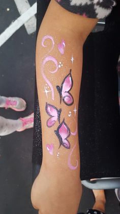 Face Painting Designs Butterfly, Pink Butterfly Face Paint, Simple Face Painting Ideas Butterfly, Butterflies Face Paint, Flower And Butterfly Face Paint, Face Paint Arm Art, Butterfly Facepainting Ideas, Arm Face Painting Easy, Face Painting Designs For Beginners