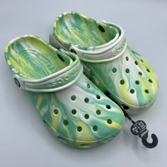 Crocs Men's and Women's Classic Marbled Clogs | Tie Dye Crocs M2/W4. Mens Crocs Fashion, Crocs Tie Dye, Tie Dye Crocs, Cool Crocs, Crocs For Men, Micro Pig, Croc Accessories, Crocs Outfit, Crocs Ideas