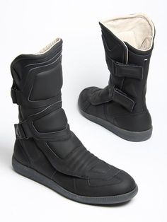 Martin Margiela Speed Bike Sneaker Futuristic Shoes Mens, Burning Planet, Cyberpunk Boots, Cyberpunk Shoes, Margiela Sneakers, Speed Bike, Cyberpunk Fashion