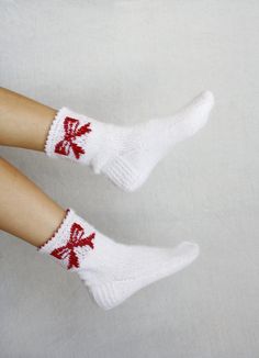 Socks created for you, so sitting by the fireplace and sipping warm tea you would be warm. Beautiful gift. Especially suitable for the Christmas feeling. You can choose * white socks with a red bow * gray socks with a red bow Sizes S = EU 37-38/ UK 4-5/ US 6-7 M = EU 38-39/ UK 5-6/ US 7-8  L = EU 39 - 40/ UK 6-7/ US 8-9 XL = EU 40-41/ UK 7-8/ US 9-10 For other sizes and colors, please ask me. We are opened for orders, we can make something just for you! CARE: wash in cool water (30oC/86oF). Hand White Knitted Winter Socks, White Knitted Socks For Winter, Handmade White Socks As Gift, Handmade White Socks For Gifts, Handmade White Socks For Gift, Cute White Socks With Bow, Cozy White Socks As Gift, Cozy White Socks For Gifts, Cozy White Socks As A Gift