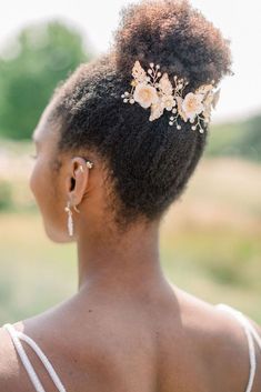 Curly Hair With Headpiece, Natural Hair Wedding Styles, Ethereal Hairstyles, Natural Hair Wedding, Natural Wedding Hairstyles, Swirl Couples, Natural Things, Natural Hair Bride, Boho Headpiece