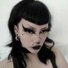 Gothic Eyeliner, Dark Makeup Looks, Punk Makeup, Gothic Grunge