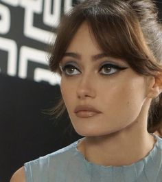 Mod Makeup, Ella Purnell, Smink Inspiration, Chanel Makeup, Blue Eyeshadow, Beauty Inspo, Fair Skin, Makeup For Brown Eyes, Pretty Makeup