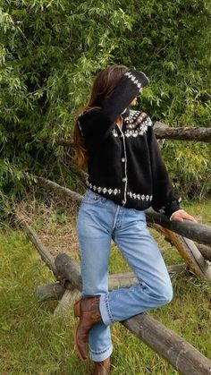 Womanly Outfits, Joshua Tree Outfit Ideas, Layering Outfits Fall, Mommy Style, Vibe Clothes, Fall Fits, Gatlinburg, Joshua Tree, Winter Style