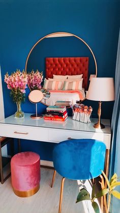 Classic blue mid-century modern vanity design. Velvet chairs and brass metals. Modern Vanity Design, Mid Century Modern Vanity, Vanity Inspiration, Apartment Goals, Vanity Design, Colour Blocking, Modern Vanity, Garden House, Classic Blue