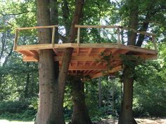 a tree house built in the middle of some trees