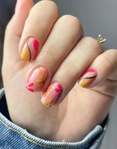 70's Nails Groovy And Glamorous Nail Trends From The Disco Era 70s Nails, Nail Shape Chart, Matte Nails Glitter, Nail Organization, Nail Quotes, Latest Nail Trends, Manicure Inspiration, Nail Jewels