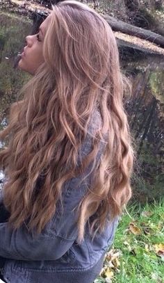 Mamma Mia Hair, Wavy Hair With Layers, Hair Inspo Long, Wavy Long Hair, Blonde Wavy Hair, Crimped Hair, Dirty Blonde Hair, Haircuts For Wavy Hair, Peinados Fáciles Para Cabello Corto