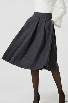 Knee Length Skirts Outfits, A Line Skirt Outfits, Dark Grey Skirt, Plain Skirt, Classic Skirts, Retro Pin Up, Winter Skirt, Pleated Fabric, Mid Length Skirts