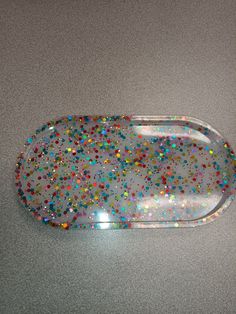 White with colorful glitter resin trinket tray. Resin Trinket Tray, Diy Resin Tray, Resin Trays, Epoxy Resin Diy, Resin Tray, Colorful Glitter, Diy Resin Crafts, Diy Resin, Resin Casting