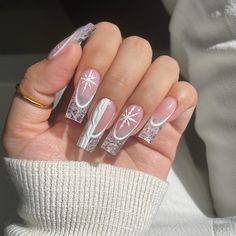 Chic & Trendy Nail Designs Cute Christmas Nail Ideas, Acrylic Winter Nails, Summer Lipstick Colors, Winter Nails Ideas, Festive Nail Designs, Trendy Nail Designs, Glitter Accent Nails, Tapered Square Nails, Holiday Nail Designs