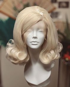 Blonde Vintage Hairstyles, Fashion Hair Styles Model, Wig Aesthetics, Priscilla Hair, Blonde Wig Styles, Cool Haircut Ideas, Old Hair Styles, Drawing Hair Reference, Angelic Hairstyles