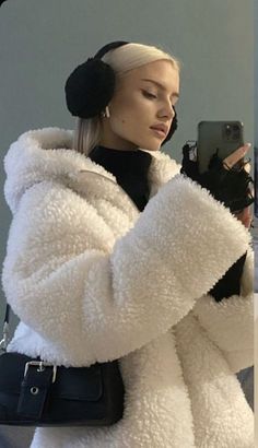 White Fluffy Jacket Outfit Winter, White Teddy Jacket Outfit, Fur Parka Outfit, White Fur Jacket Outfit, White Fluffy Jacket Outfit, Fur Sweater Outfit, Fluffy Sweater Outfit, Fuzzy Jacket Outfit, Fluffy Jacket Outfit