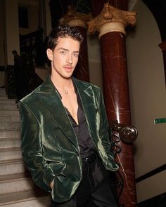 Christmas Party Outfits For Men, Party Outfits For Men, Mens Christmas Party Outfit, Velvet Blazer Outfit, Glitter Suit, Christmas Outfit Men, Masquerade Outfit, Green Velvet Blazer