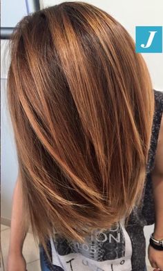 Bronze Color Hair, Cool Bangs Haircut, Auburn Summer Hair Color, Classy Red Hair Color, Trending Hair Color 2023 Women, Bronze Hair Color, Bronze Hair, Square Face Hairstyles, Summer Shades