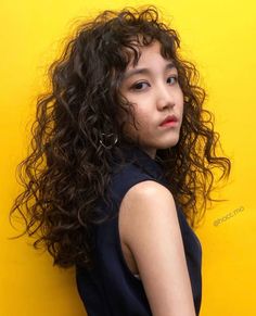 Short Curly Asian Hair, Curly Asian Hair, Asian Short Hair, Voluminous Curls, Asian Hair, Bold Black