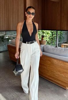 South Of France Night Outfits, Grown Up Going Out Outfits, Chic Elegant Outfits Summer, Business Aesthetic Woman Outfit, Dress Shorts Outfit Classy Summer, Professional Vacation Outfits, Classy Yacht Outfit, Proposal Party Outfit Guest, Rich Woman Outfits Summer