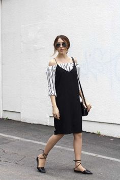 Tshirt Under Dress Outfit, Tshirt Under Dress, Black Slip Dress Outfit, Shirt Under Dress, Slip Dress Outfit, Cami Outfit, Outfits Edgy, Black Slip Dress, Under Dress