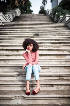 Love this simple yet chic look Vip Pass, Red Pumps, Topshop Jeans, Winter Trends, Fashion Street Style, Pink Top, Pink And Red, Mom Outfits, Casual Street Style