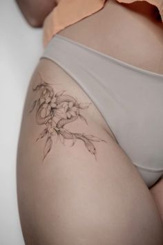 Tattoo Ideas Meaning, Popular Tattoo Ideas, Tattoo Girl Wallpaper, Cover Up Tattoos For Women, Private Tattoos, Waist Tattoos, Most Popular Tattoos, Thigh Tattoos Women