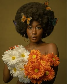 Beautiful color portrait of a model with an afro from fine art photographer Justin Bullock African Hair Photography, Photoshoot Flower Ideas, Flower Photoshoot Black Women, Beautiful Photoshoot Ideas Portraits, Black Faerie, 16th Photoshoot, Honey Photoshoot, Butterfly Photoshoot, Soul Woman