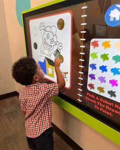 Young child paint a picture on Kidzpace large touch screen wall Interactive Art Wall, Childrens Museum Ideas, Dental Games, Indoor Playground Design, Play Wall, Arcade Room, Interactive Walls, Indoor Games For Kids, Clinic Interior Design