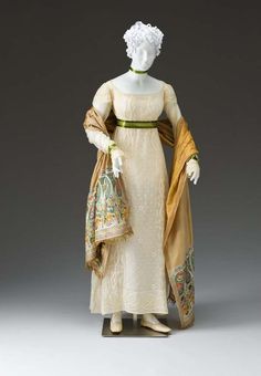 Love the green ribbon sash and the shawl. Dress 1810-1815 The Mint Museum Old Dresses, Period Costumes, Vintage Gowns