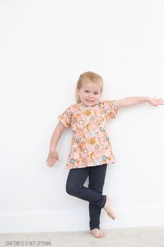 http://www.craftinessisnotoptional.com/2015/06/scrunch-top-tutorial-and-free-pattern-for-birch-fabrics.html Knit Tunic Pattern, Handmade Baby Clothes Patterns, Tunic Pattern Free, Girls Shirt Pattern, Making Baby Clothes, Girls Dress Pattern Free, Toddler Patterns, Baby Clothes Patterns Sewing, Kids Dress Collection