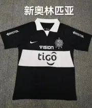 a black and white shirt with the word vision tigo written in chinese on it