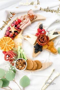 Moon and star tray, iftar party table, Ramadan table decorations ideas Iftar Table, Ramadan Table, Table Decorations Ideas, Ramadan Iftar, Elegant Tray, Crescent Moon And Star, Fruit Displays