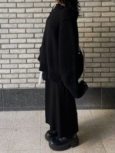 Margiela Outfit, Classy Women, Fashion Killa, In A World, Black Outfit, Types Of Fashion Styles, Modest Outfits, Manners, Look Cool