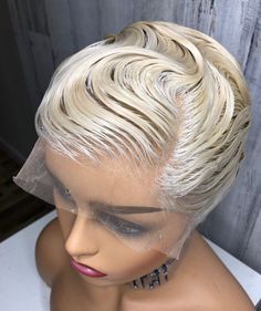 SHORTSTYLE À ONDES DOUCES | Etsy Black Women Lace Front Wigs, Cute Short Hairstyles, Hairstyles Wigs, Short Sassy Hair, Lace Front Wigs Human Hair, Short Hair Wigs, Sassy Hair