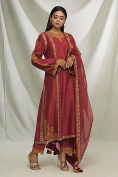 Buy Rar Studio Maroon Chanderi Floral Embroidered Kurta Set Online | Aza Fashions Leaf Sleeve, Applique Work, Kurta Set For Women, A Line Kurta, Organza Dupatta, Beaded Applique, Silk Organza, Thread Work