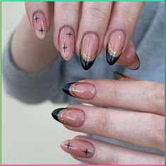 30 stunning chrome French tip nail designs that will make you stand out at weddings, birthday parties, graduations, and any special occasion Colorful Nails, Gold Nail, Y2k Nails, Diy Nail Art, Nail Arts, Artificial Nails, Rhinestone Nails, Nail Art Diy, Cute Acrylic Nails