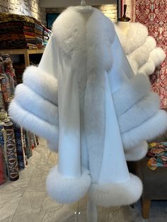 Cape Women, Cape For Women, Cashmere Cape, Table Designs, Womens Jackets, Fur Coats Women, Cover Girl, Lace Dresses, Winter Clothing