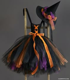 Kid's DIY Witch Costume - follow this simple tutorial to make today! Diy Fantasia, Diy Witch, Diy Costumes Women, Kids Costumes Girls, Witch Costumes