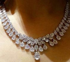 Diamond Necklace And Earrings, Bijoux Art Deco, Real Diamond Necklace, Diamond Necklace Designs, Bridal Fashion Jewelry, Diamond Necklace Set, Diamond Jewelry Necklace, Exclusive Jewelry, Necklace And Earring Set