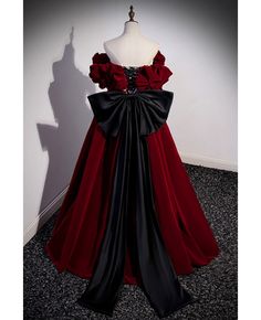 Get 10% off now! Buy unique black and red velvet formal dress with big bow at cheap price online. Free stable shipping and pro custom service since 2009. Champagne Homecoming Dresses, Prom Dresses Off The Shoulder, Purple Homecoming Dress, Burgundy Homecoming Dresses, Grey Prom Dress, Beaded Party Dress, Floral Dress Formal, White Homecoming Dresses, A Line Evening Dress