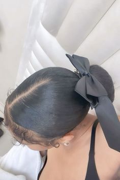 Slickback Bun Black Women, Bun With Bow, Sleek Ponytail Hairstyles, Bow Coquette, Quick Braided Hairstyles, Bow Hairstyle