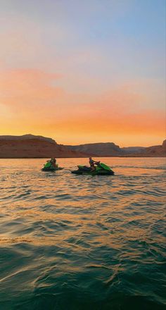 lake powell jet ski ride during sunset Friends Photo Ideas, Lake Friends, Lake Havasu Arizona, Arizona Lakes, Utah Lake, Utah Summer, Utah Lakes, Jet Skis