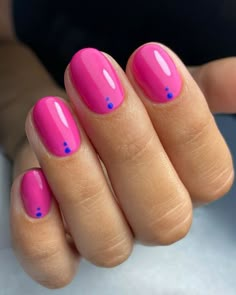 Pink And Blue Manicure, Pink Nail Gradient, Hot Pink Blue Nails, One Hand Blue One Hand Pink Nails, Pink Nails With Blue Design, Summer Nails With Dots, Hot Pink Short Nail Designs, Gel Nails Dots, Pink And Blue Nails Short