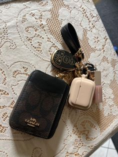 Fenty Lipgloss, Car Essentials For Women, Business Routine, Lipgloss Keychain, Coach Zip Card Case, Nyc Dream, Everyday Bag Essentials, Preppy Accessories