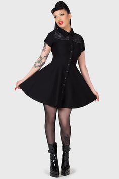 No Where's Ville Skater Dress Rockabilly Punk Fashion, Gothabilly Outfits, Short Goth Dress, 50s Goth, 1950s Costumes, Gothabilly Fashion, Grunge Dresses, Skater Dress Outfit, Psychobilly Fashion