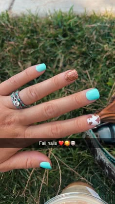 Western Short Nail Designs, Nails Morgan Wallen, Birthday Nails Western, Western Manicure Ideas, Cow Print Nails Ideas, Western Country Nail Ideas, Simple Western Nails Turquoise, Horse Acrylic Nails