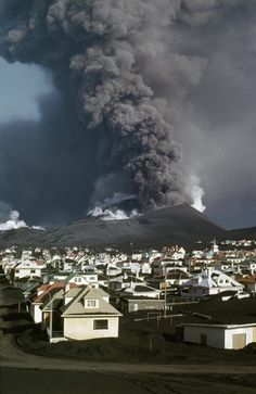 Heimaey 1973 - photo Valdís Óskarsdóttir / Reykjavík Museum of Photography The eruptive fissure has between 30 and 40 vents and extends along the east coast of the island. The lava comes out fountains from a height of up to 600 meters, and bombs are catapulted to more than 2,500 meters in the air. The eruption concentrates quickly in the center of the fisssure, and lava and tephra of the central crater erect a cone that will become the Eldfell, "the mountain of fire". Ash Volcano, Westman Islands, Volcano Eruption, Natural Disaster, Nordic Countries