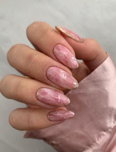 Pink rose quartz marble nails. Marble Effect Nails, Rose Quartz Nails, Isabel May, Short Pink Nails, Nails Acrylic Almond, Marble Nail Designs, Quartz Nail, Stylish Nails Designs, Cute Acrylic Nail Designs