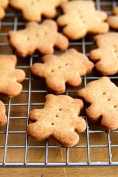 some cookies are cooling on a wire rack