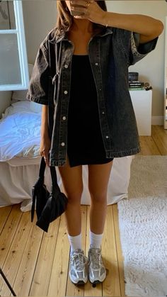 Fall Fits Aesthetic Curvy, Sneakers Bar Outfit, No Effort Outfits, Fall Thrifted Outfits, Cute Outfits For Shopping, Timeless Fashion Aesthetic, Mada Graviet, Clothing Styles Summer, Denim Vest Outfit Fall